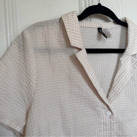 H&M Cream and White Checkered Collared Button Up Crop Top - Picture 10 of 10